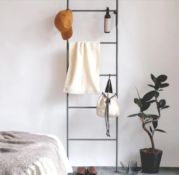 アイアンラダーハンガー _ 省スペース収納 - globe(グローブ) Luxury Bath & Home Shop